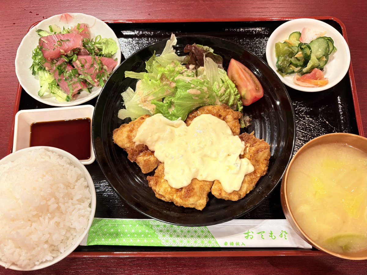 nishi_ohisama's tweet photo. 宮崎寄り道スポット⑳

「みんなであそぼ！かほりんの森！」配信に、今からワクワクが止まりません☺️

今日の担当ユズのオススメは、西都市「あおぞら食堂」さんのランチです！🐟

お魚屋さんが営む食堂で、ボリューム満点のお刺身や定食がいただけます😋

#おひさま歓迎
#ひなたフェス2026
#日向坂46 https://t.co/MLUT9npIwU