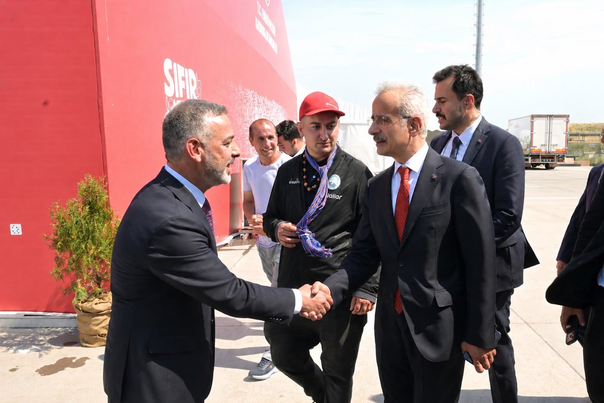 PTTKurumsal's tweet photo. İstanbul Atatürk Havalimanı’nda gerçekleştirilen Sıfır Atık Festivali’nde ziyaretçilerimizle buluşmaya devam ederken, Ulaştırma ve Altyapı Bakanımız Sayın @a_uraloglu’nu standımızda ağırlamaktan memnuniyet duyduk.

Çevre dostu uygulamalarımız ve sürdürülebilirlik odaklı çalışmalarımız hakkında bilgi alan Sayın Bakanımıza ziyaretleri için teşekkür ederiz.

7 Haziran 2026 tarihine kadar devam edecek olan festivalde yer alan standımıza sizleri de bekliyoruz.