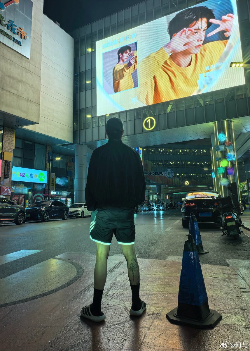 __dropoff's tweet photo. ㅜㅜㅠ 닝샤 전광판 하의겸도 봣나봐 마음 좋다 https://t.co/O7h4u8T7mT