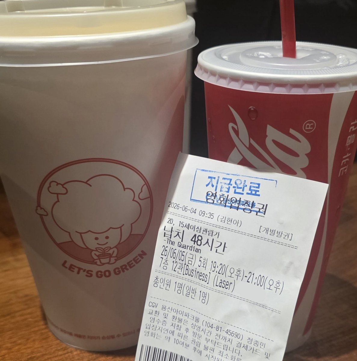 ykms012's tweet photo. 효니 주는 팝콘🍿 최고👍 최고👍
덕친언니들이랑 영화관가고 줄서서 팝콘 수령해보긴 처음이라 재밌었다ㅋㅋㅋ
굿즈줄이나 티켓수령줄만 서봤으니까😂 https://t.co/eChmOUt2CN