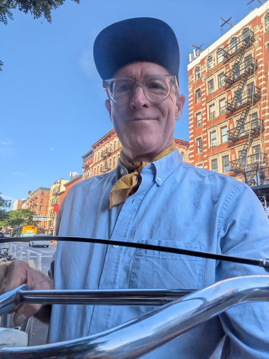 agentmule's tweet photo. A few thoughts from a warm NYC morning after buzzing around on the CBR: iced coffee is a scam, and smartphones are forcing everyone to walk around hunched over like they're searching for loose change. https://t.co/hpSzp2bjIc