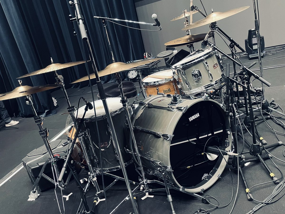 fumihiro_ibuki's tweet photo. そしてアンジェラ・アキさんのツアーがスタート！
素晴らしいメンバーの皆さまと一緒に、伊吹は、札幌＆高松公演で叩いておりました🥁
アンジーさんの素晴らしい世界と歌声、また経験したことのない音楽体験をさせてもらっています…(整)
来週の群馬＆茨城にも参加致します。
よろしくお願いします。 https://t.co/n01q6Yquul