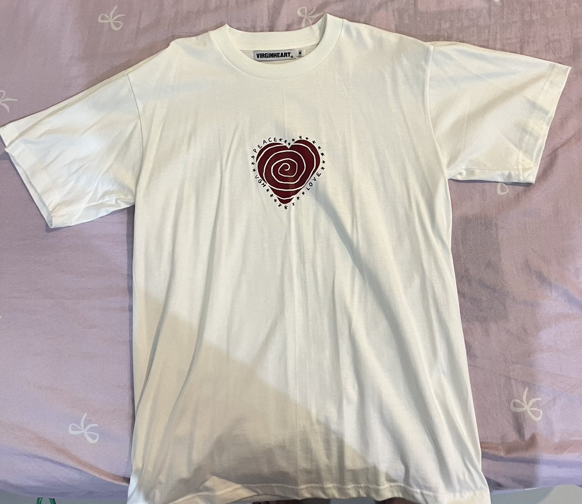 bubymumy's tweet photo. 16. เสื้อยืดVgh size m อก40 ยาว28 300฿ from 790฿ *ไม่เคยใส่เลย* #ส่งต่อเสื้อผ้า #เสื้อผ้ามือสอง #ส่งต่อเสื้อผ้ามือสอง https://t.co/ywladRYTo9