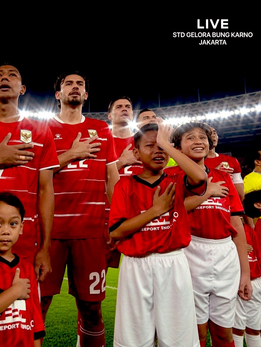termulyono_'s tweet photo. Uda lama kita tidak melihat pemandangan ini, ketika kita menangis menyanyikan lagu kebangsaan indonesia raya. Ditengah kondisi negara yang carut marut ini.

#timnasday https://t.co/XsRhXgEMNe