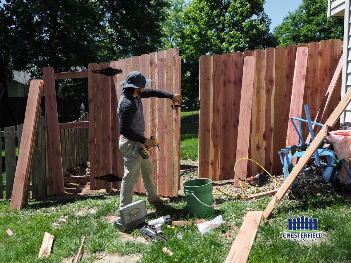 ChesterfieldFD's tweet photo. Prestige Cedar at its finest! 🔨 In just one day we transformed this backyard from a fishbowl to a private retreat. Let's install the privacy fence you always wanted! Give us a call https://t.co/B9EUTzIJAi https://t.co/IvaJV74xpK