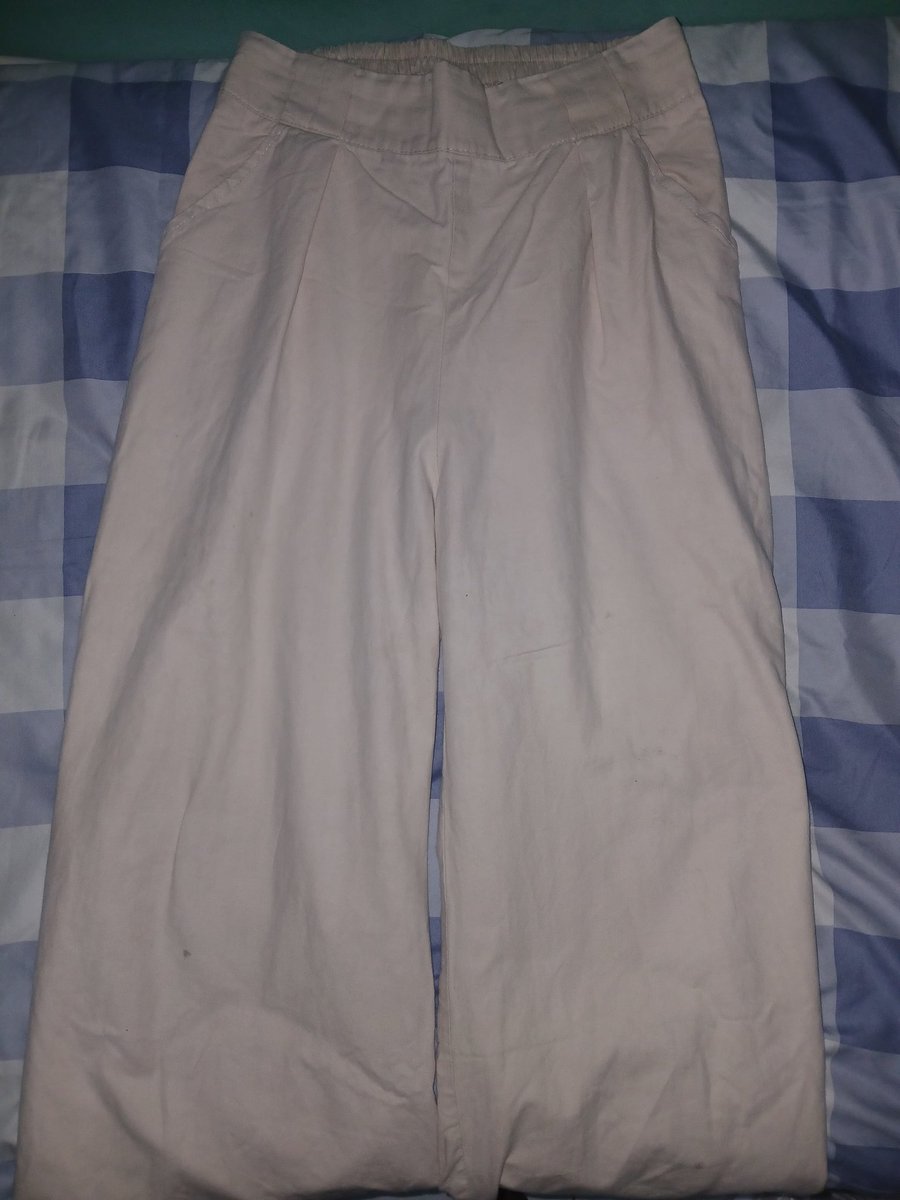 gielf93p's tweet photo. @aisyfavsshaul nih kak loose pants 20k aja https://t.co/9WMhdeilzk