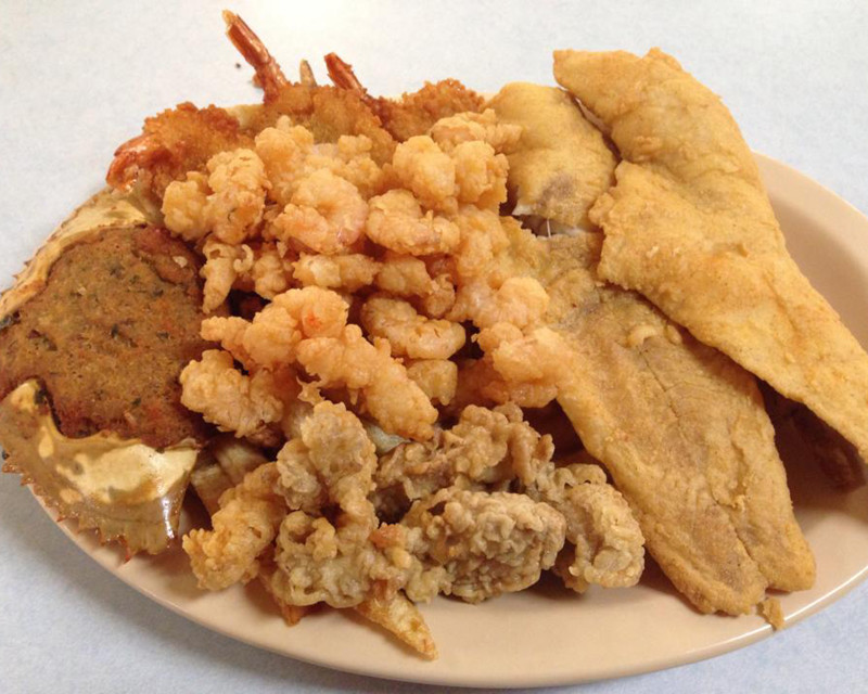 Discover_SC's tweet photo. If you’re at the beach on vacation, don’t miss the all-you-can-eat experience at one of the coast’s many seafood buffets. https://t.co/rmG1mGyVoB #DiscoverSC https://t.co/Sqf54n7Xey
