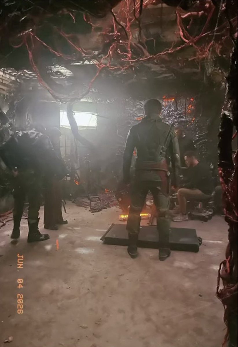 endverse_dean's tweet photo. Jensen behind the scenes of The Boys season 5 🫡 https://t.co/J88z1Jm2V4