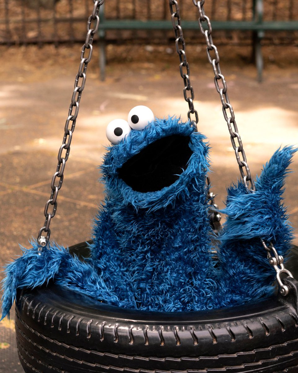 sesamestreet's tweet photo. It's a beautiful day to go out and play! ☀️ https://t.co/kXXTgCC4ob