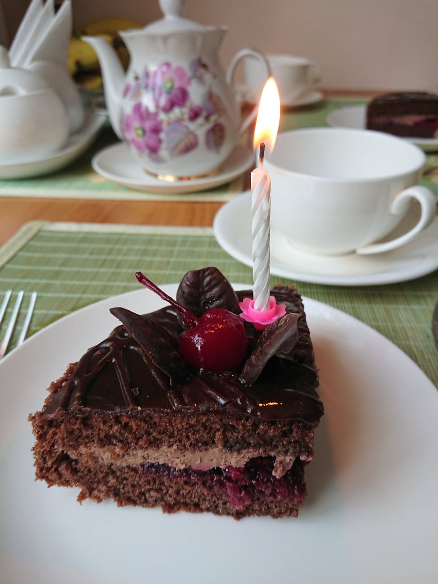 AxelPhuket's tweet photo. Another year older today!
I keep it simple, so all I want is good news and a nice surprise! ❤️🎂🌞 https://t.co/Jjrb369QlM