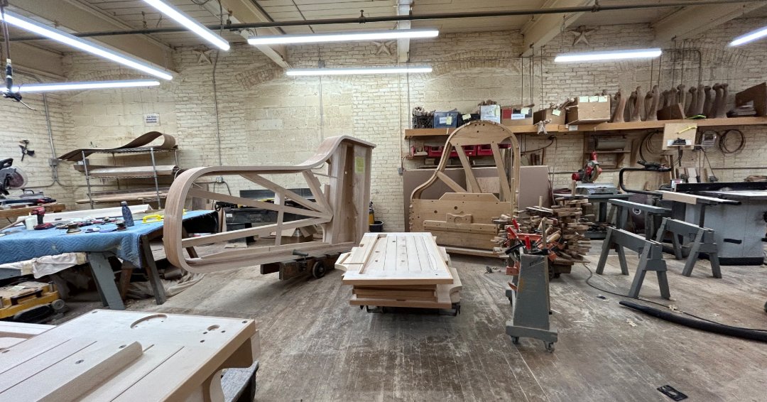 SteinwayAndSons's tweet photo. Every Steinway &amp; Sons piano is a masterpiece of craftsmanship and a consummate work of art, built with experience decades in the making by artisans who take pride and time to humanize a piano still made by hand. ✨🎹 https://t.co/wNywofnsnk