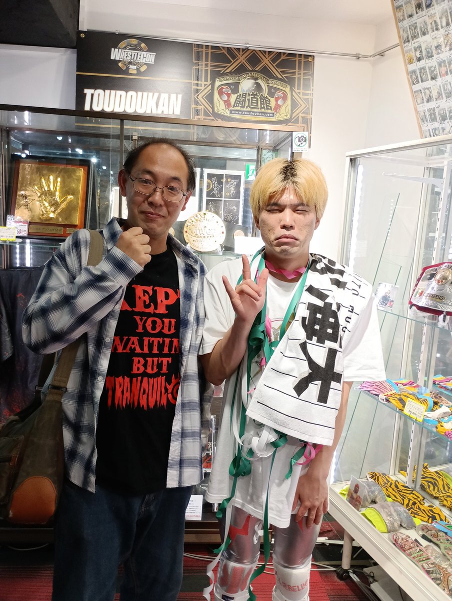 mengitune's tweet photo. 上谷紗弥いんげん選手は今夜も闇かわでした。
帰りに気弱な海斗選手と写真を撮って今夜は終了！
明日は撮影に復帰するよ。 https://t.co/PhqbXKj4s3