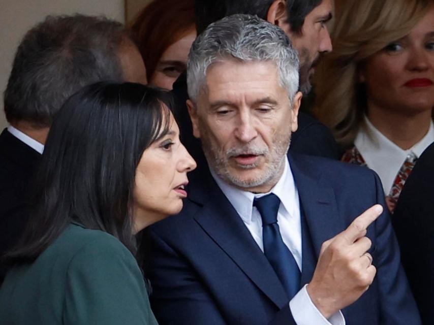 Daniel_G_Granda's tweet photo. Ya es insostenible que tanto Marlaska, Ministro del Interior, como la Directora General de la Guardia Civil, continuen en sus puestos. Me resulta inconcebible que una persona con la trayectoria y el prestigio de Marlaska se haya involucrado en asuntos tan turbios https://t.co/NBNVg1Hj7w