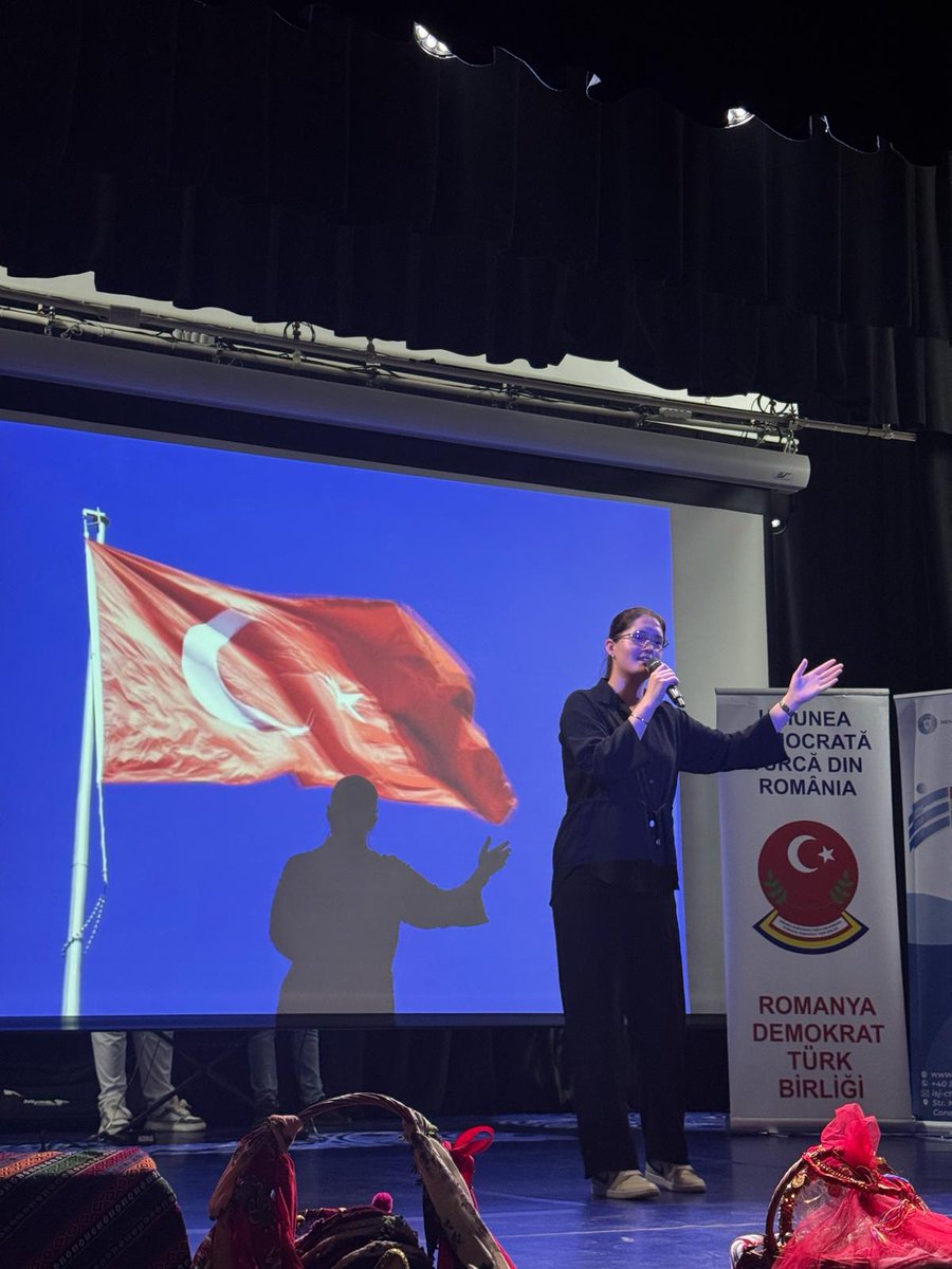 BukresEM's tweet photo. Eğitim Müşaviri Prof. Dr. Celal Taşdoğan Romanya Türk Dili Bayramı vesilesiyle Romanya Demokrat Türk Birliği tarafınca düzenlenen törene katılım sağlamıştır.

#EğitimDiplomasisi https://t.co/fVvph439yb
