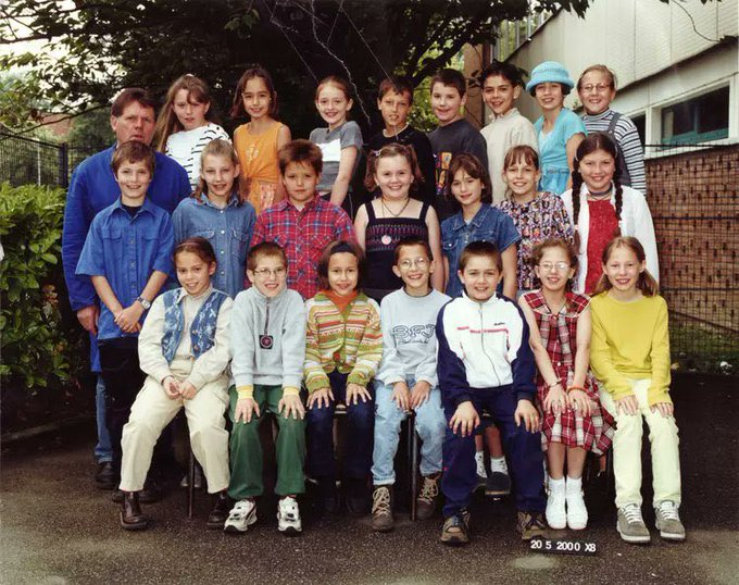 patobonato's tweet photo. Escuela en Francia en 2010 // Escuela en Francia en 2025 https://t.co/EEwBTega1I