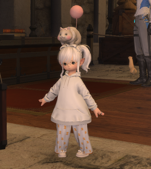 aetherialshift's tweet photo. 3 apple tall (+ silkie) https://t.co/YChXmxwXgT