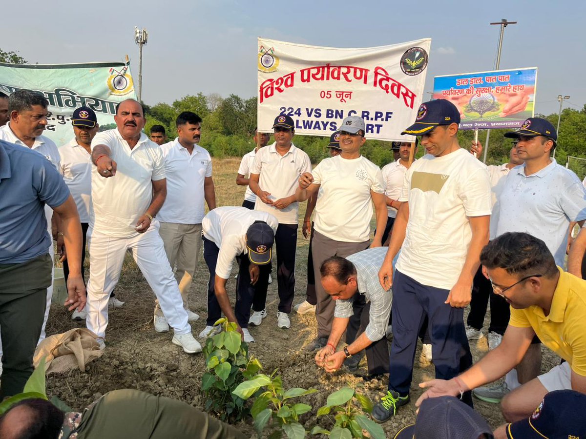 crpf_dig's tweet photo. आज दिनांक 5 जून 2026 को विश्व पर्यावरण दिवस के ऊपर श्री सुनीत कुमार राय पुलिस उपमहानिरीक्षक रेंज कार्यालय केरिपबल प्रयागराज उत्तर प्रदेश के द्वारा पर्यावरण पर जवानों को संबोधित किया गया तथा कार्यक्रम के बाद वृक्षारोपण का कार्य संपन्न किया गया। https://t.co/VWQh8gzDQn
