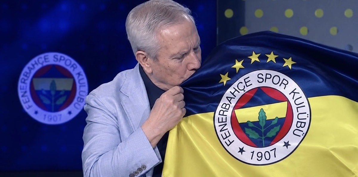 EminFb8's tweet photo. 🚨Ben 2011’de sokaklarda okulda başım dik gezdiysem Fenerbahçe şike yapmamıştır diyip herkese kafa tuttuysam sebebi Aziz Yıldırımdır ben Aziz başkanı babam gibi seviyorum ve Fenerbahçe için hapis yatan adamla kimse konuşması ile dalga geçemez Hakan Safiye artık saygı duymuyorum. https://t.co/lxXqhXRBr5
