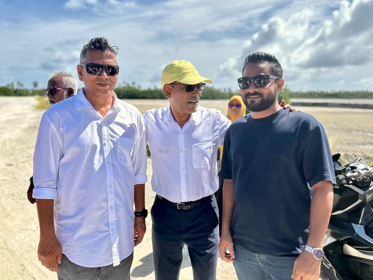 asadhaddu's tweet photo. އައްޑޫގެ ތަރައްގީ ހުއްޓުވި ސަރުކާރައް މާދުމެއި ވޯޓުން ރައްދު ދޭއް ނުކުމިގަނު!
މި ކެމްޕެއިނެ ދާއިރާއެ ހުށިހެއި ގޭކަށް ގިއެނެކޯ، އެންމެ ފާހަގަވި ކަމަކީ @SobeAbdulla ގެ ނަޒާހަތްތެރިކަމާއި ޚިދުމަތްތެރިކަމަށް ރައްޔިތުންގެ އޮތް ލޯބި 💛
#VoteSobe
#VoteMDP
#EmmengeVoteThilafathah https://t.co/zQHLFYUmho