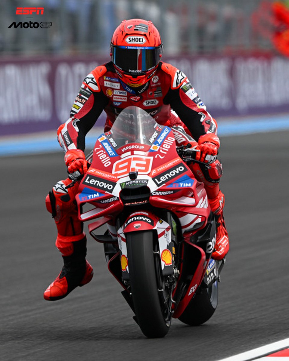 ESPN_DO's tweet photo. ¡Marc lidera una sesión por primera vez en la temporada! 👊

Márquez hizo el mejor tiempo en la FP1 del #HungarianGP: vuelta de 1:38.626 para empezar en Balaton Park de la mejor manera. Raúl Fernández y Pedro Acosta escoltaron al Trueno de Cervera. https://t.co/pHYDAWz18b