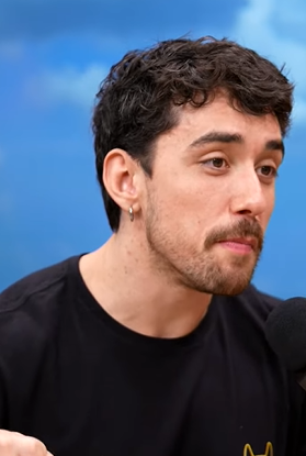 uestsyde's tweet photo. DIA FIGHT MUSIC SHOW 
GOLDENBOY vs STHE 
#tododiacombetaboechat 

quem vencerá essa luta ? 
a twink das tardes ou a musa das manhãs ? https://t.co/CUk25xynxa