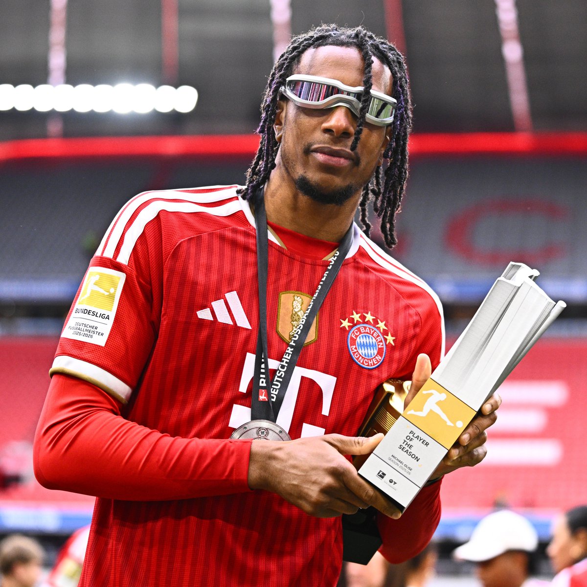 ActuFoot_'s tweet photo. 🚨 S'il signe au Real Madrid contre 150 M€, Michael Olise 🇫🇷 deviendra LE TROISIÈME JOUEUR LE PLUS CHER DE L'HISTOIRE DU FOOTBALL ! 🤯🤑

Le TOP 🔟 actuel :

1️⃣ 🇧🇷 Neymar : 222 M€
2️⃣ 🇫🇷 Kylian Mbappé : 180 M€
3️⃣ 🇸🇪 Alexander Isak : 150 M€
4️⃣ 🇧🇷 Philippe Coutinho : 135 M€
4️⃣ 🇫🇷 Ousmane Dembélé : 135 M€ 
6️⃣ 🏴󠁧󠁢󠁥󠁮󠁧󠁿 Jude Bellingham : 128 M€
7️⃣ 🇦🇷 Enzo Fernandez : 121 M€
8️⃣ 🇧🇪 Eden Hazard : 120,8 M€
9️⃣ 🇵🇹 João Félix : 120 M€
9️⃣ 🇫🇷 Antoine Griezmann : 120 M€
