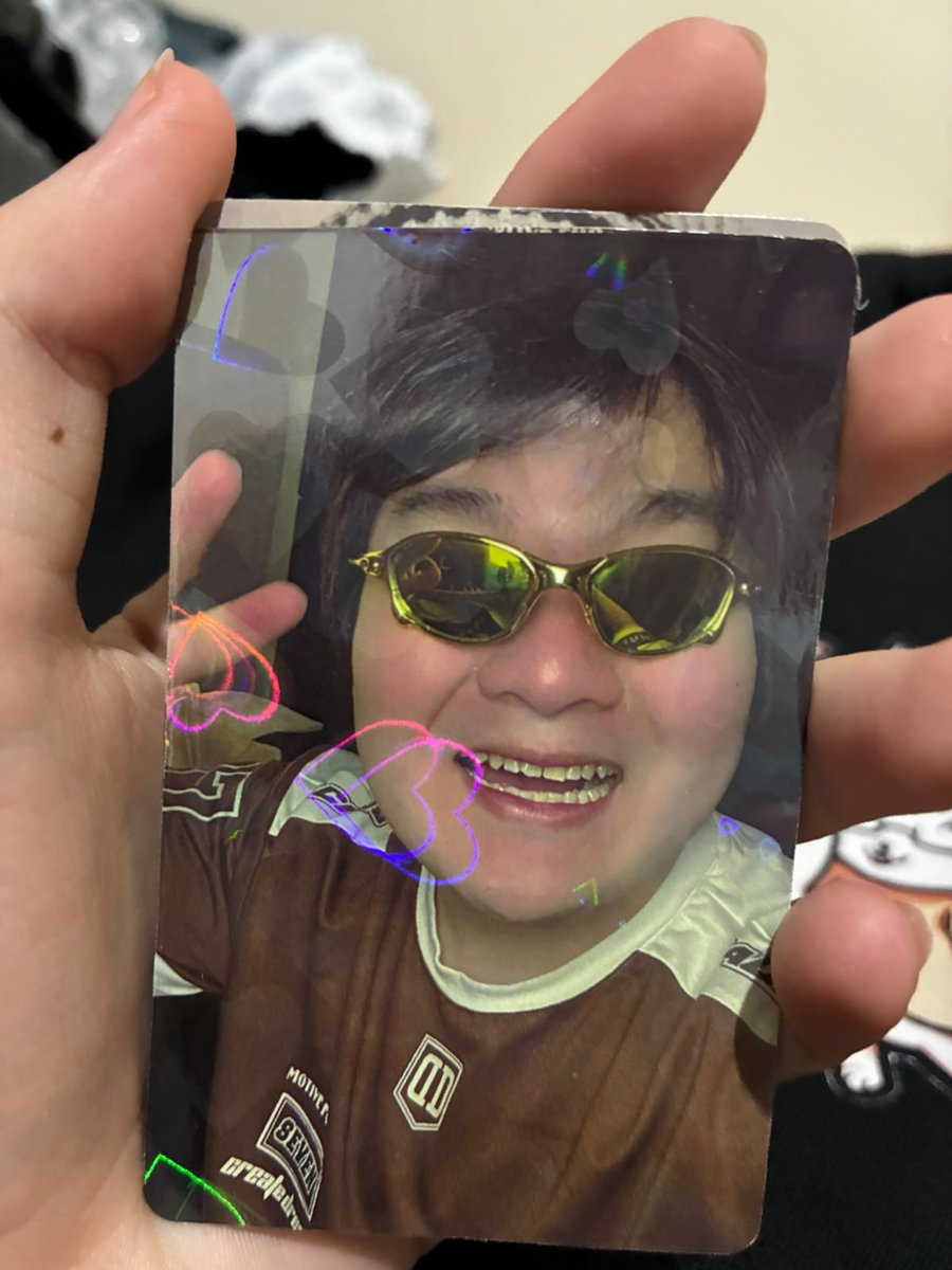 skeledeaths's tweet photo. bom dia. que estampa LINDA meus amigos valeu @FroggersTV por esse drop foda, estarei comprando holders bonitos de kpop pra por eles dentro https://t.co/Gb3kPfaKiT