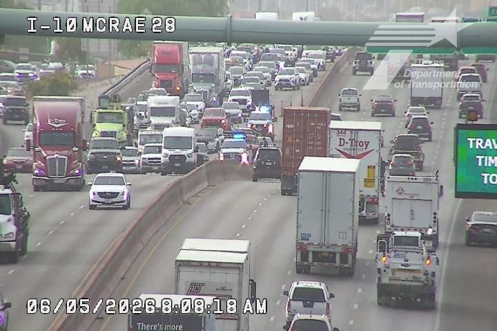 DianaGomezTV's tweet photo. 💥Watch for crews clearing up this crash on I-10 west at Yarbrough. Expect congestion and if possible give yourself extra drive time.
#EPTraffic #ElPasoTexas #CrashAlert #Roadways #TxDOT https://t.co/L3wSHCPBXJ