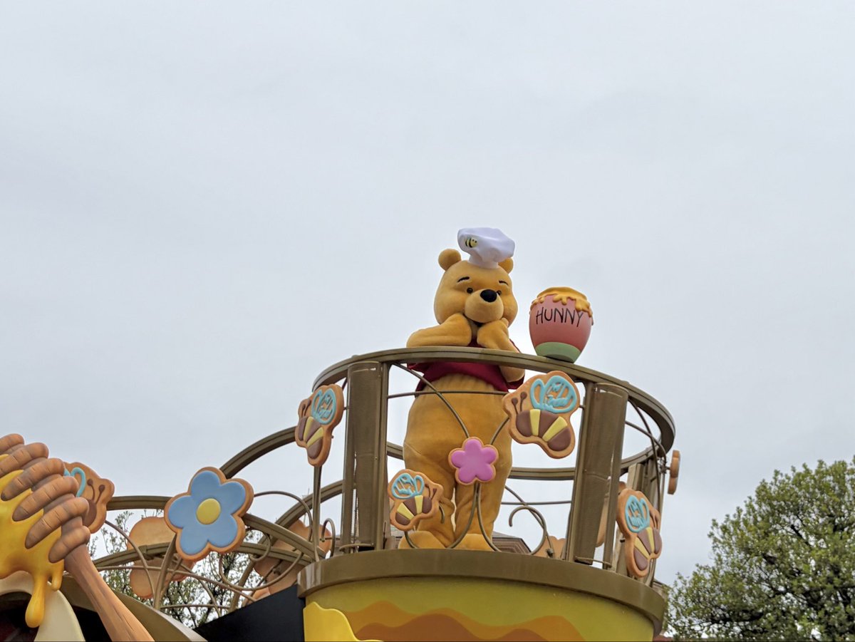 kitaura_5's tweet photo. 今年も踊るプーさんに会えて嬉しかったです🐻🍯 https://t.co/8PytDm8ljZ