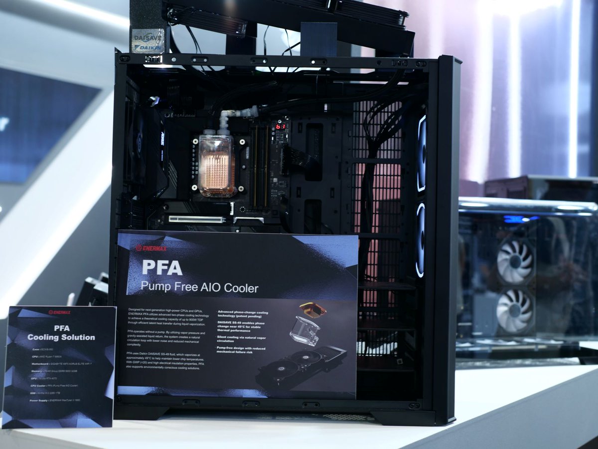 Pause_Hardware's tweet photo. Vu au Computex, Enermax présente un AIO sans pompe mécanique. Le PFA mise sur un cycle à changement de phase pour faire circuler le fluide, avec une promesse claire : moins de bruit, moins d’usure, mais encore beaucoup de questions sur les contraintes de montage et les performances réelles.
@OfficialENERMAX