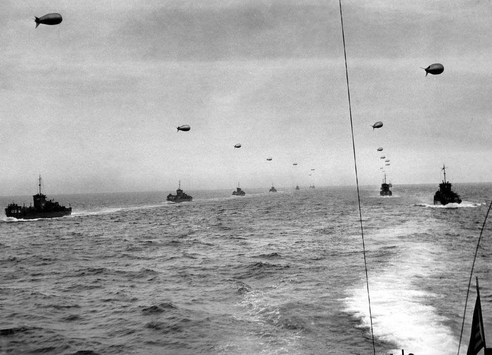JPNHistoria's tweet photo. 1944年6月6日　D-day
ノルマンディー上陸作戦
（Operation Overlord）

連合軍がフランス・コタンタン半島のノルマンディー海岸に上陸を開始。これは、艦艇5300隻、航空機1万4千機、兵員17万6千人という人類史上最大の上陸作戦であった。 https://t.co/vQeL7WCy7R