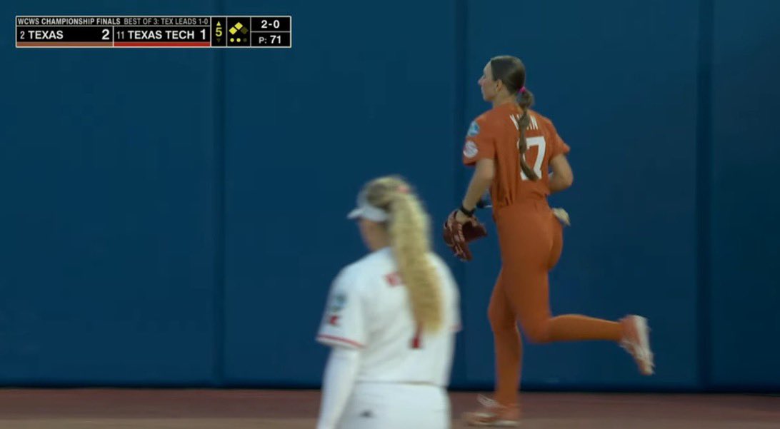 NotaBurnerr007's tweet photo. They say Kavan to the bullpen is the scariest thing in sports https://t.co/fYx3WDHAFI