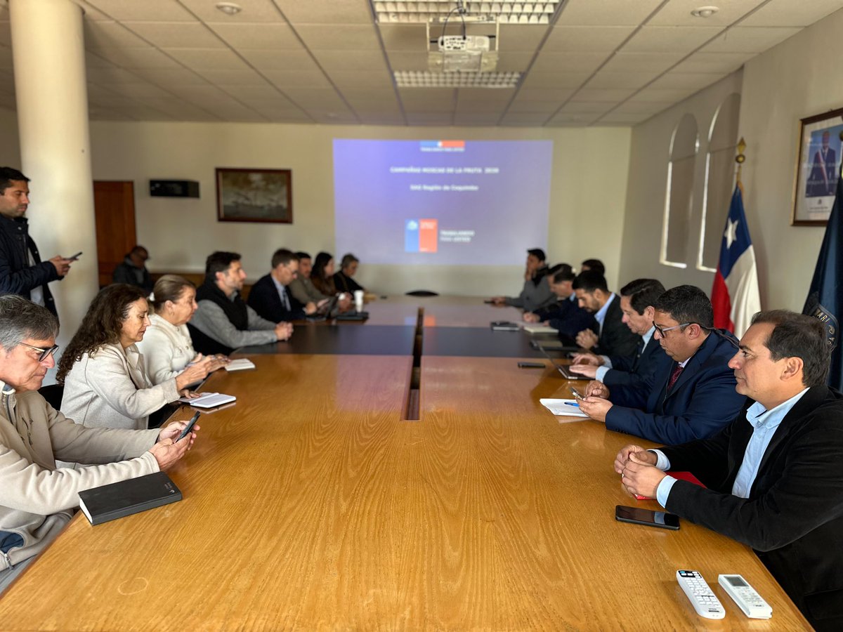 CORECoquimbo's tweet photo. Con el objetivo de fortalecer la coordinación entre el sector público y privado frente a los desafíos sanitarios y productivos que enfrenta la región, se reactivó la Mesa Ejecutiva Agroexportadora de la Región de Coquimbo. Liderada por el Seremi de Agricultura y Frutas de Chile. https://t.co/ervkaKkilZ