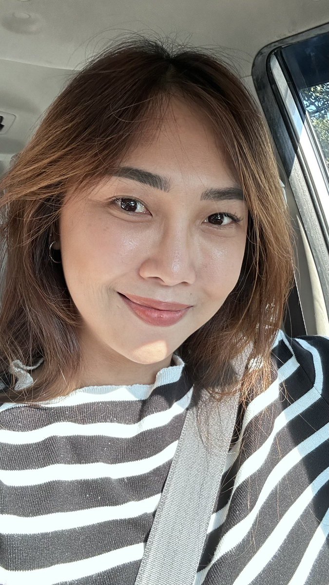 peachyslen's tweet photo. hi everyone 🥹 if you're living in surabaya or need someone to drive you, nemenin makan, lahiran, trip muterin surabaya-madura, or anything cece aku open jasa driver yaaa

dia biasa jualan makanan di bazaar makanan atau event gitu tp lagi sepi dan keuangan lg ga stabil, sekarang nyoba jadi driver di in-drive tp sekalian aja kalo semisal ada dr kalian yg di surabaya mau di temenin, butuh carteran, pindahan, atau jasa trip muterin surabaya seharian boleh bgttt hubungin cece aku yaaa <3