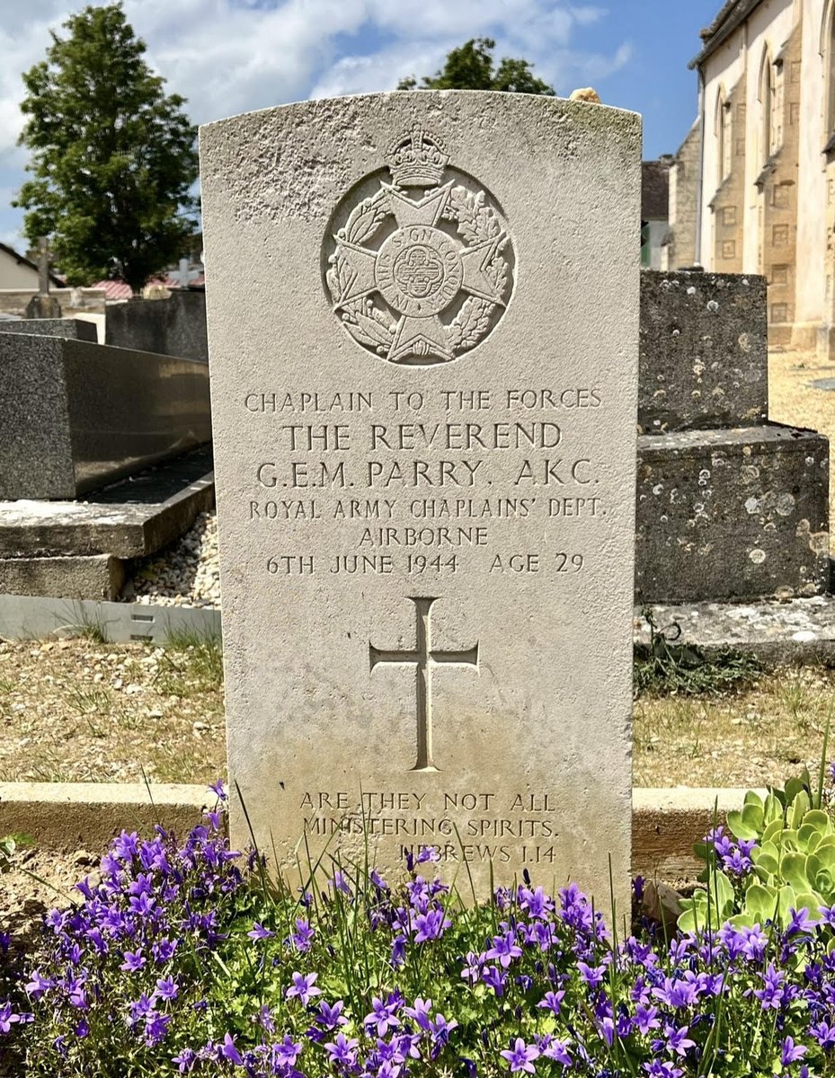ArmyChaplaincy's tweet photo. Today we commemorate the D-Day landings in Normandy, honouring those who served and remembering those who gave their lives, especially our fallen military chaplains.🙏

#DDay #LestWeForget

@RoyalNavy @RAFChaplains @BritishArmy https://t.co/KNOH1XHdOv