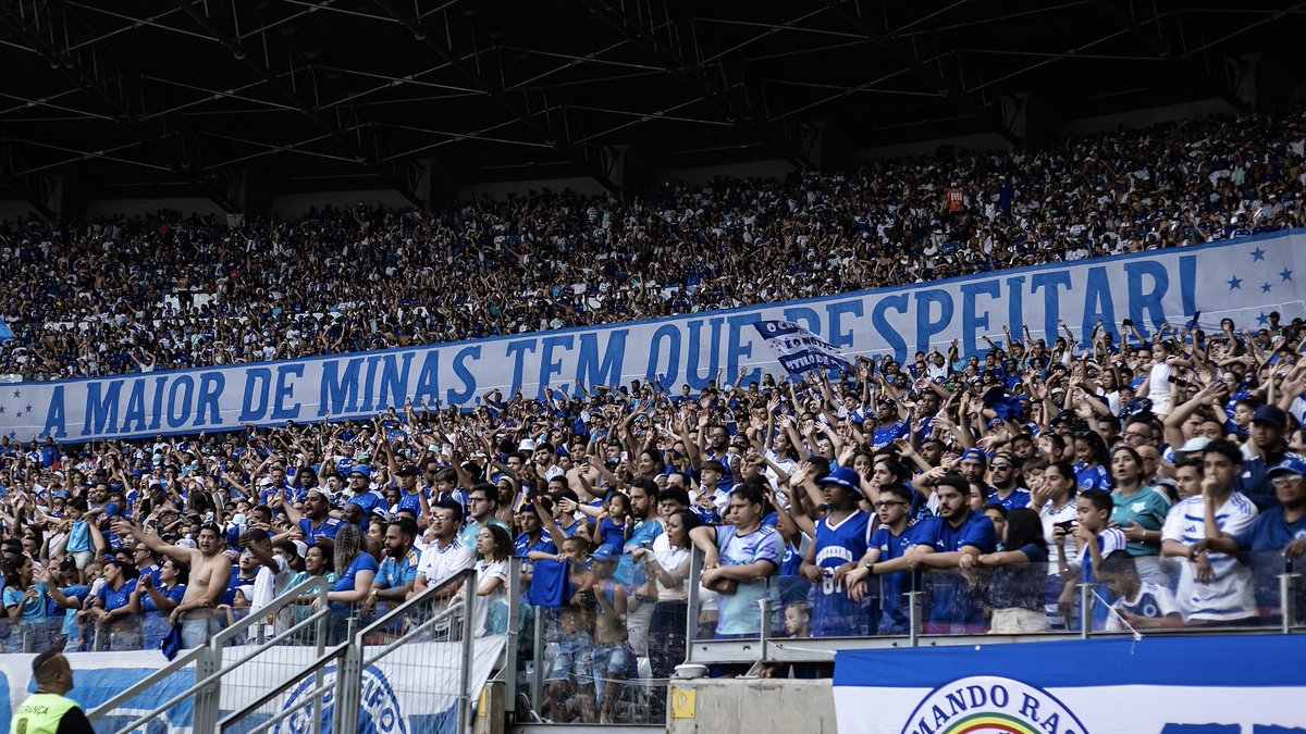 Cruzeiro's tweet photo. O Cruzeiro parabeniza a Máfia Azul pelos 49 anos de paixão e apoio ao clube! 🦊💙

📸 @ggaleixo / Cruzeiro https://t.co/B094ob0wTr
