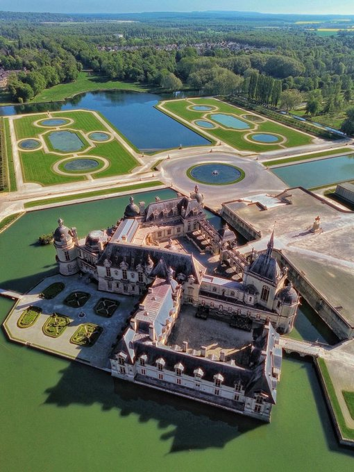 BarirahQueen's tweet photo. Chantilly, France 🇫🇷 https://t.co/M4IFfhhfYh