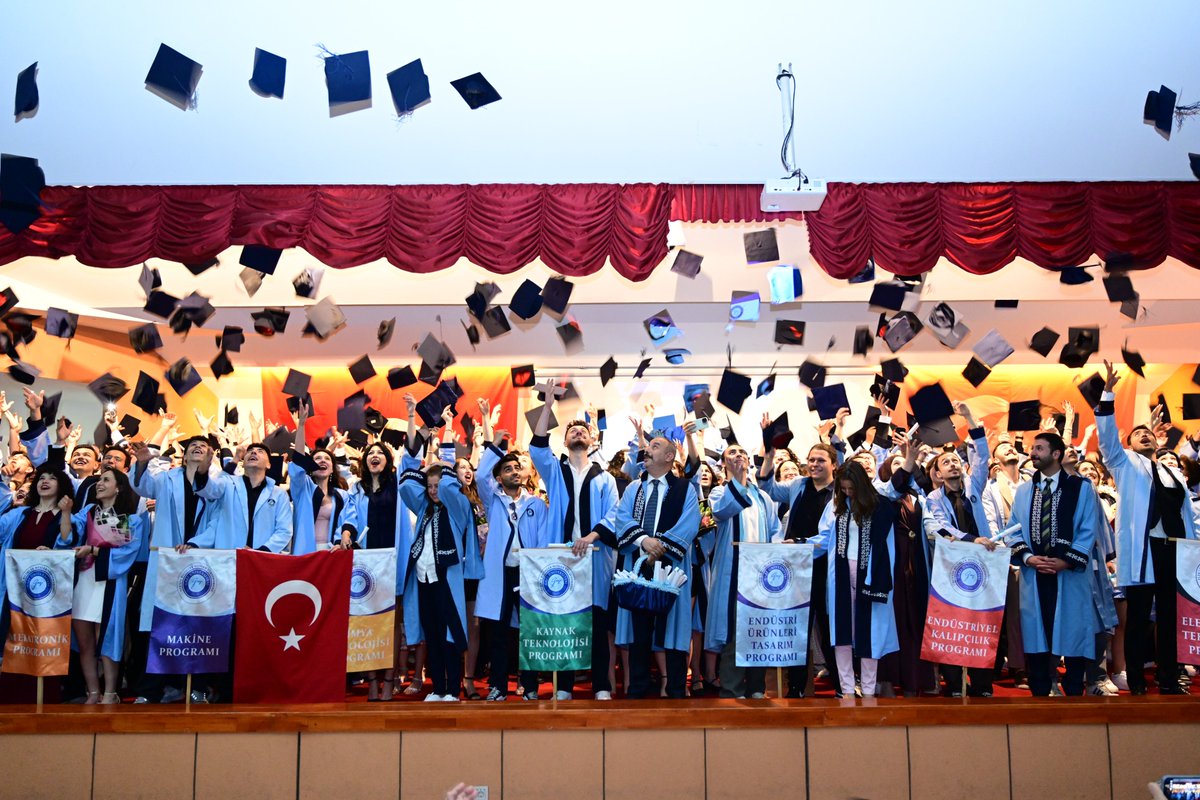 ostimosb's tweet photo. 🎓💫Gazi Üniversitesi OSTİM yerleşkesinde mezuniyet sevinci.

Gazi Üniversitesi Teknik Bilimler OSTİM Meslek Yüksekokulu 2025-2026 Eğitim Öğretim dönemi Mezuniyet Töreni OSTİM Yerleşkesinde gerçekleştirildi. 
@Gazi_Universite #OSTİM https://t.co/oUQ4Fw23ic