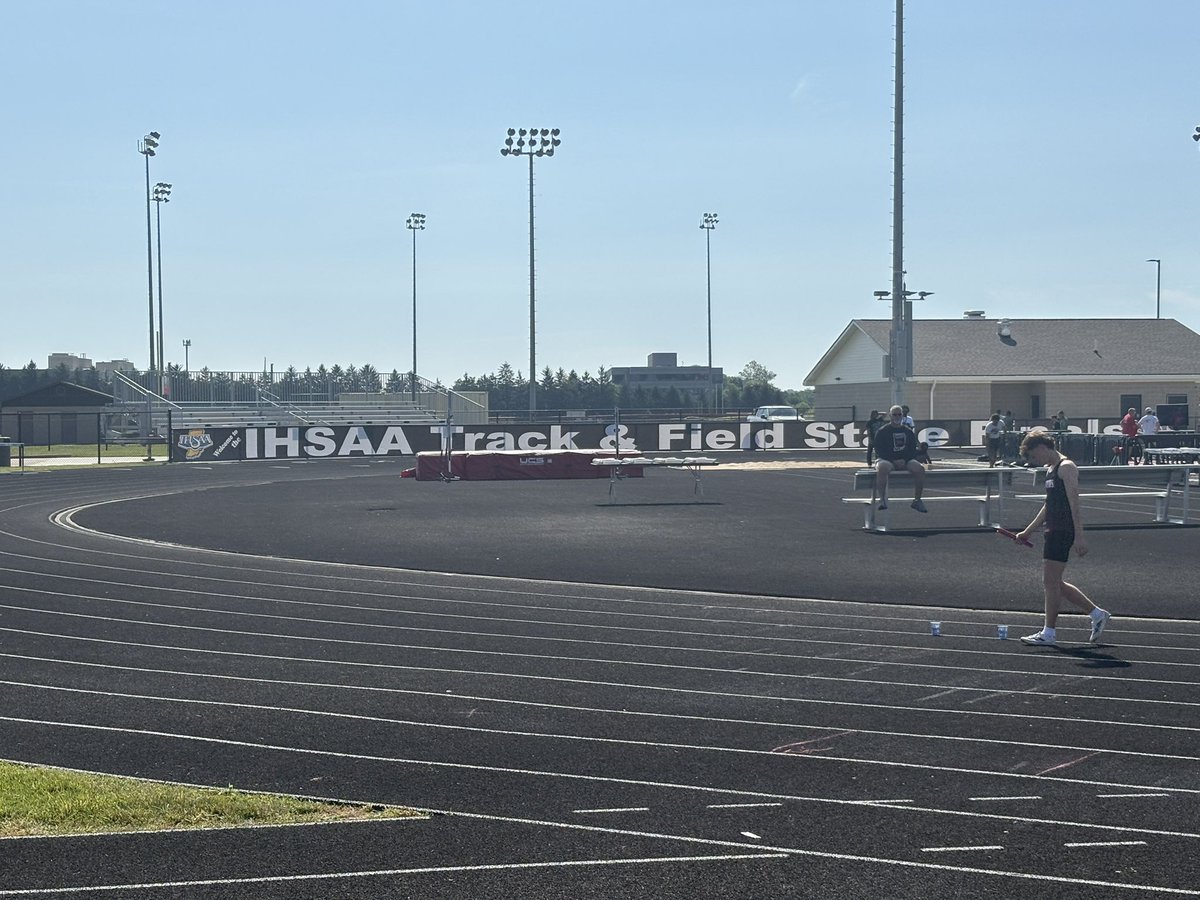 SJTrackXC's tweet photo. State Meet pre day. Girls begin 3 pm. @SaintJoeSports https://t.co/Uo5l7PHJ5Z