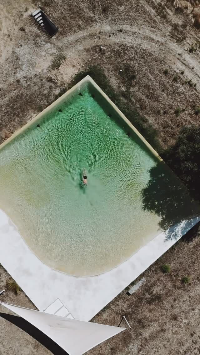 hutdesigns's tweet photo. A sand-side pool designed to mimic a natural beach shore 🏖️ https://t.co/rcGgOBw7jo