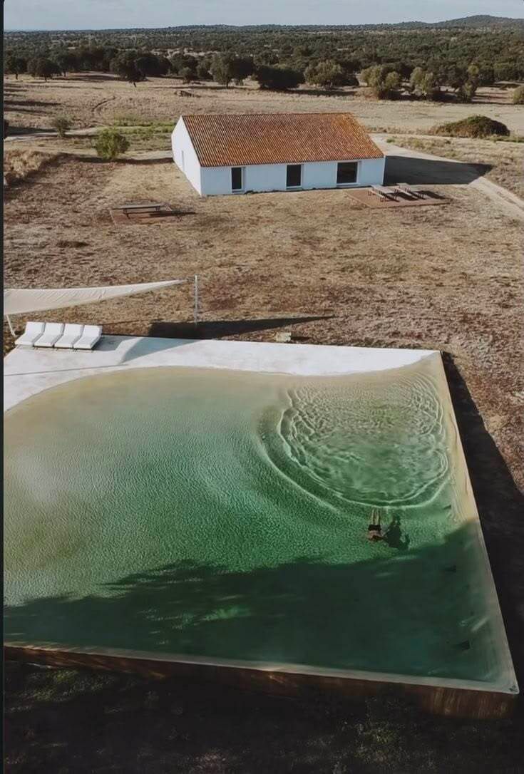 hutdesigns's tweet photo. A sand-side pool designed to mimic a natural beach shore 🏖️ https://t.co/rcGgOBw7jo
