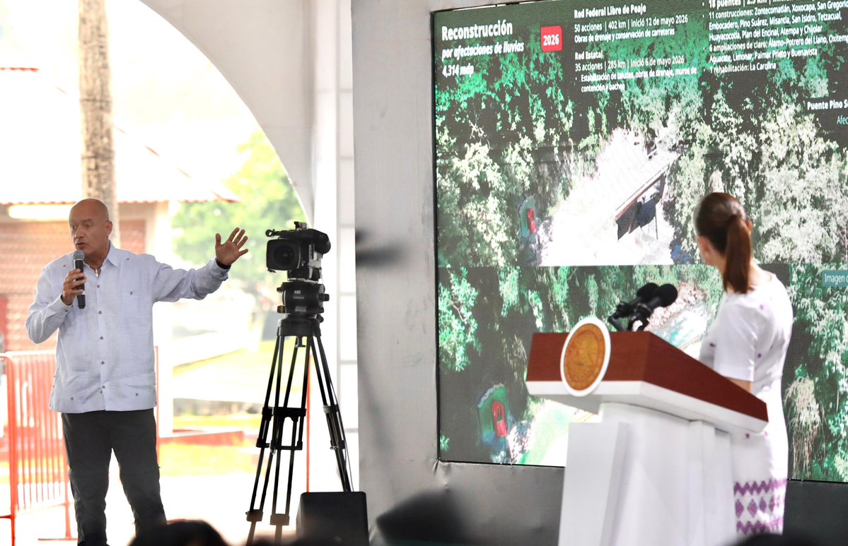 SICTmx's tweet photo. Desde Veracruz, en la Conferencia del Pueblo presidida por la Presidenta @Claudiashein, el secretario de Infraestructura, Comunicaciones y Transportes, Jesús Esteva Medina, informó sobre los trabajos de reconstrucción en la entidad, encabezada por @rocionahle, y de las acciones que realiza la SICT para mejorar y modernizar la infraestructura carretera y educativa.