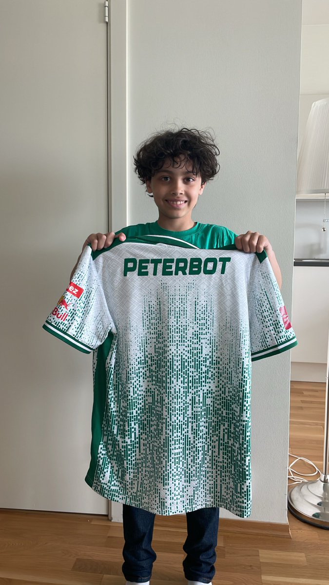 BloodxEU's tweet photo. Thank you to everyone who gave me jerseys at the lan, you know who you are ❤️🥰

A special thank you to @FalconsEsport and @PeterbotFN for the inspiration you provide to so many people, and especially to my son. ❤️🥰

This might just be the next generation prodigy in a few years 😎👀