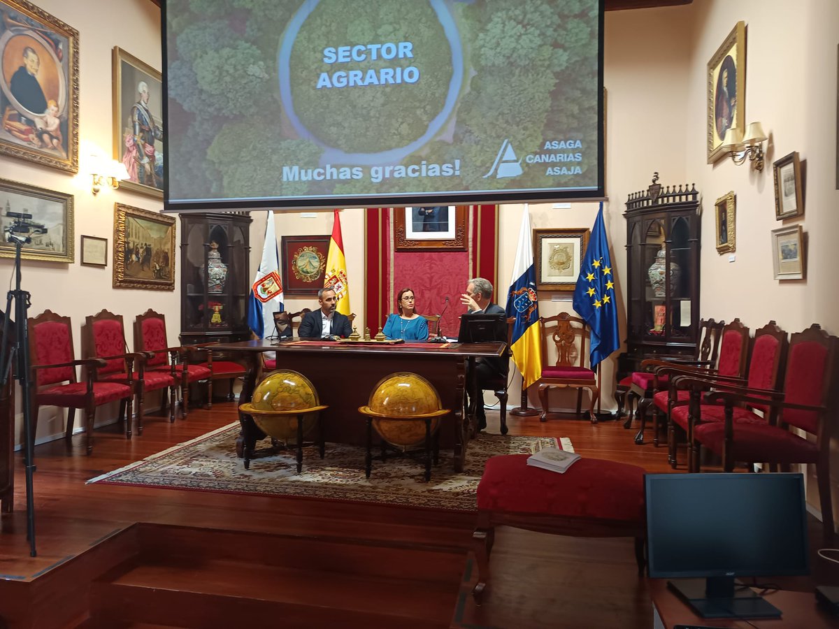 CalidadTenerife's tweet photo. 🔊 Hoy hemos tenido el placer de conmemorar el Día Mundial de la Inocuidad de los Alimentos con la jornada Desafíos actuales de la calidad y la seguridad alimentaria en Canarias

📷 Celebrada en la Real Sociedad Económica de Amigos del País de Tenerife

@TFComercio https://t.co/ReBSQkm8Q4