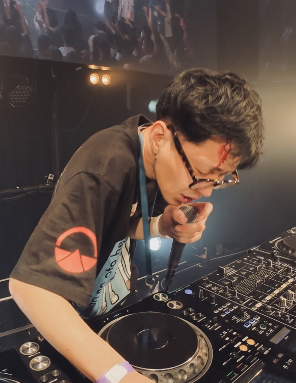 Bluegottabeat's tweet photo. 【DJ紹介】
DJNAME：りゅうたん

言わずとしれたブルアサ、はじおとの主催。
DenSでも音ゲーDJとして魅せてくれているがこのイベントではどんな化学反応を起こしてくれるのか...？
怪我には気をつけて！

#ぶるがた https://t.co/KTCPpq8yVP