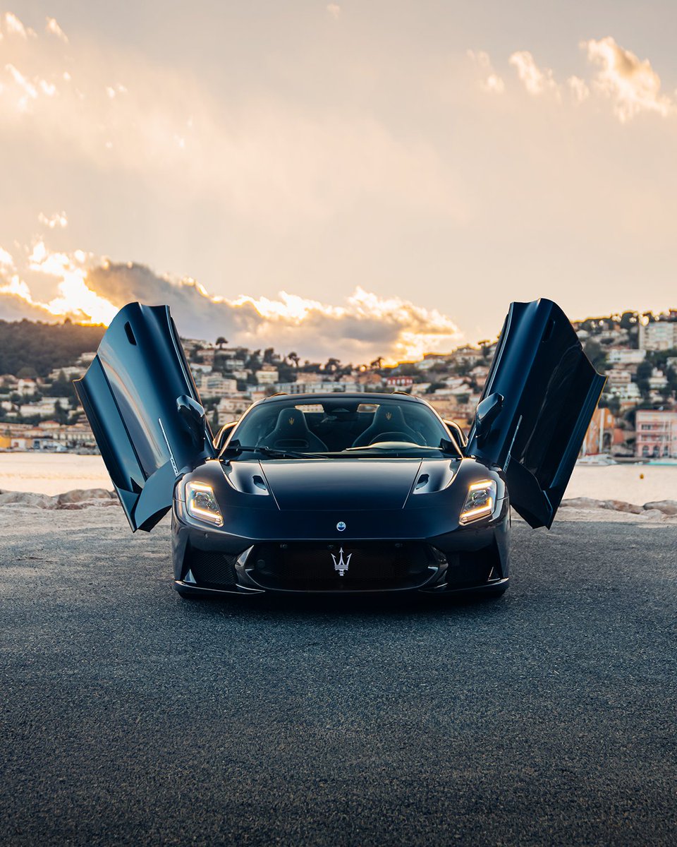 Maserati_HQ's tweet photo. An Italian sculpture with a carbon-fiber monocoque.
Wings open, 630 CV ready to turn the waterfront into a blur.
#MaseratiMCPURACielo #Maserati
**⁣⁣⁣⁣⁣⁣⁣⁣⁣⁣
Please refer to the official technical specifications through link in bio. https://t.co/FtwVOOFbnh