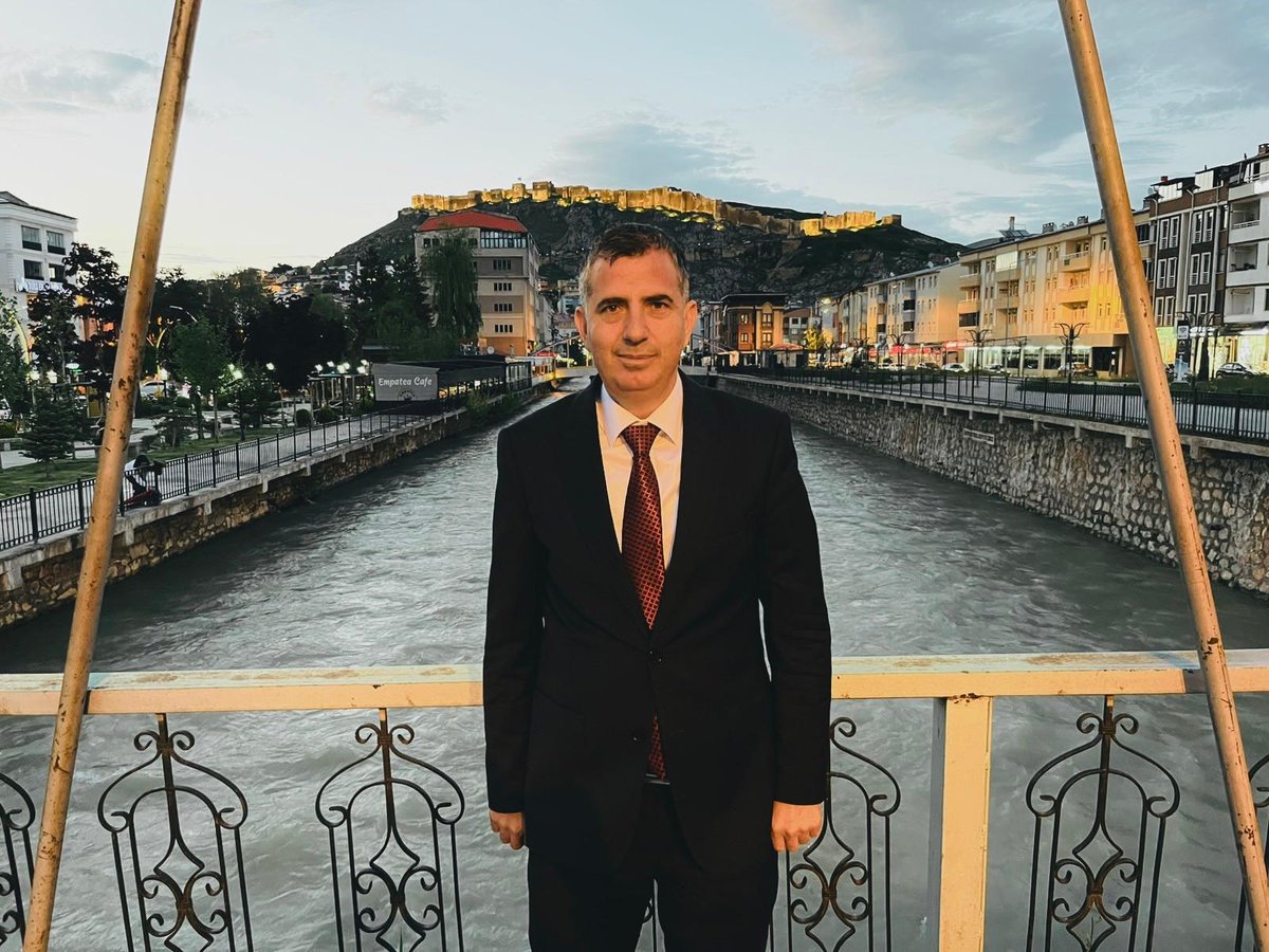 profdrorhanates's tweet photo. Kıymetli hemşehrilerime hayırlı akşamlar diliyorum.

Sağlık, huzur ve bereket dolu bir akşam geçirmenizi temenni ediyor, hepinizi muhabbetle selamlıyorum.🇹🇷 https://t.co/Si9fQKVB48