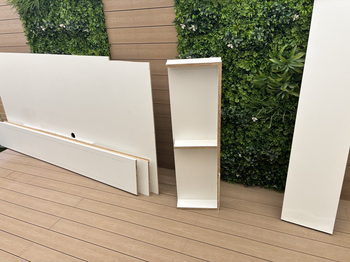 always_inbeta's tweet photo. @MADRID  necesito solicitar la retirada de un mueble en la calle avenida arroyo del monte 129 Madrid.  Se trata de este mueble desmontado https://t.co/A6ljybGXu4
