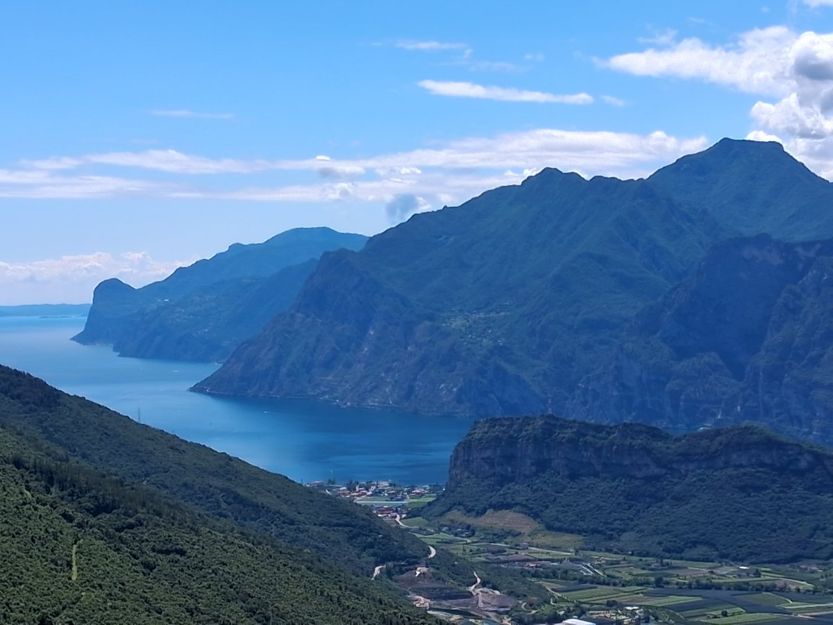 fredo7884021722's tweet photo. Eremo dei SS. Giacomo e Silvestro al Monte https://t.co/6ttpnWzU4n