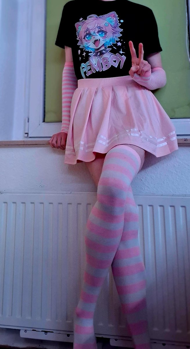 jarrow2026's tweet photo. Hey cuties~
#gay #femboy #thighs #cute https://t.co/KyT8CTEwAl